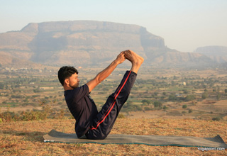 boat-pose-supine-step