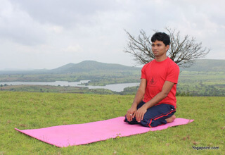 single-toe-balance-pose-step